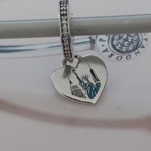 USED Pandora NYC Cityspace, New York City Liberty Heart Pendant charm - Picture 5 of 7